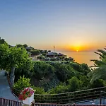 Calanica 4*