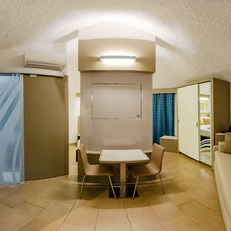 Calanica 4*