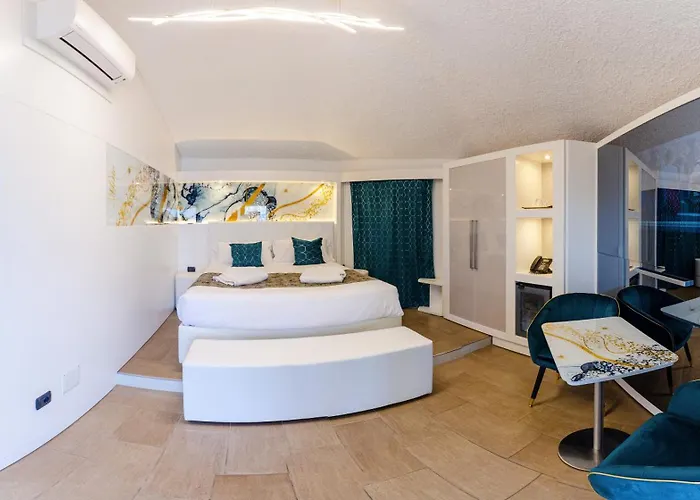 Calanica تْشيفالو