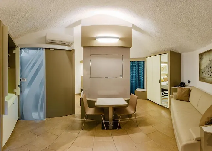 Calanica 4* تْشيفالو