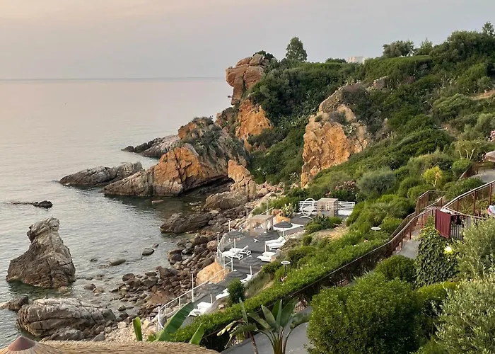 Calanica منتجع 4*