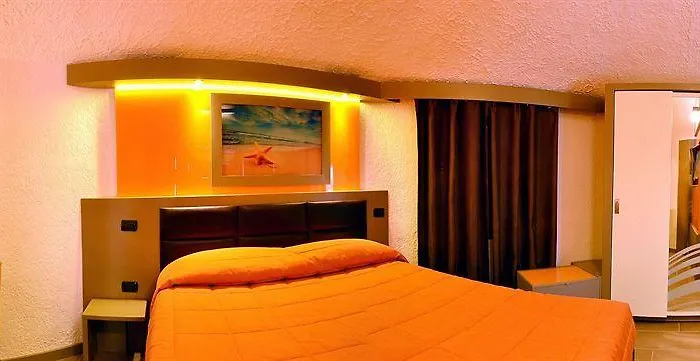 منتجع Calanica 4*